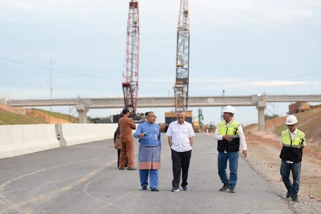 Tinjau Pembangunan Dua Fly Over di Pekanbaru, Gubri Minta Akhir Tahun Rampung